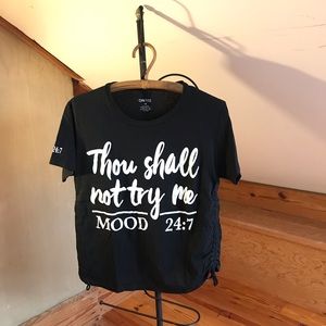 On Fire Black White Graphic Tee Side Lace, EUC, 1X